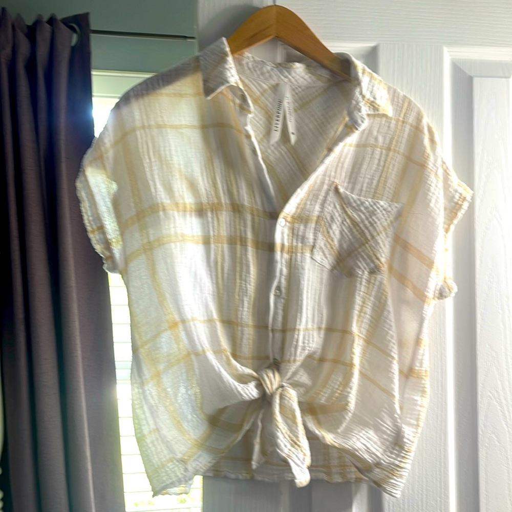 Liverpool tie front white cream plaid top